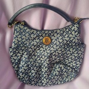 Tommy Hilfiger logo shoulder bag.